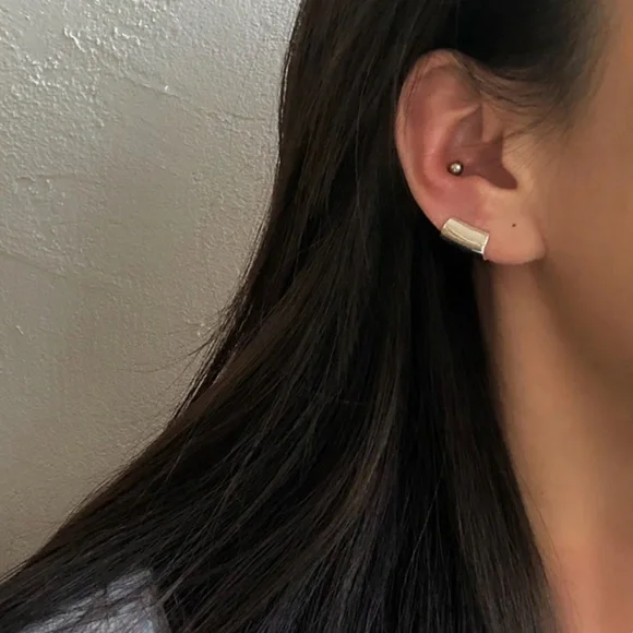 Silver 'Reine' Ear Cuff - Picture 4 of 4